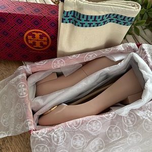 NWT Tory Burch Chelsea 25 mm Ballet Flat Nappa Leather in Goan Sand